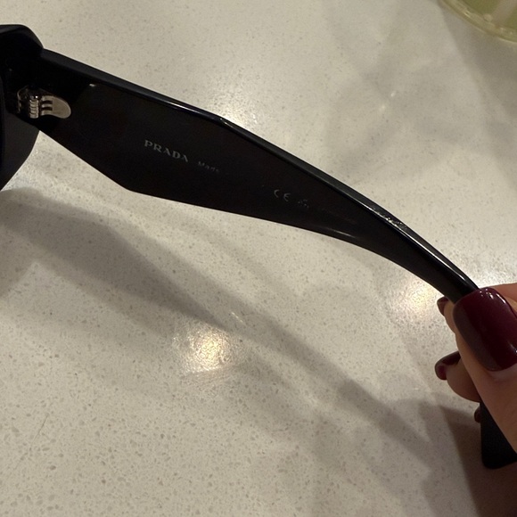 Prada sunglasses - Picture 6 of 11